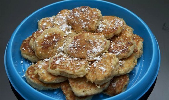 Яблочные оладьи с йогуртом