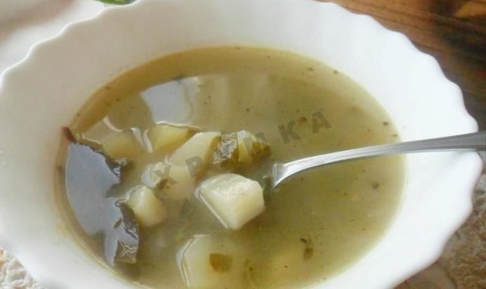 Зеленый борщ с щавелем в мультиварке