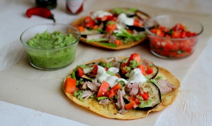 Тостадос с курицей и овощами