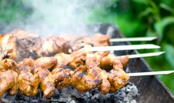 Куриный шашлык с ежевичным соусом