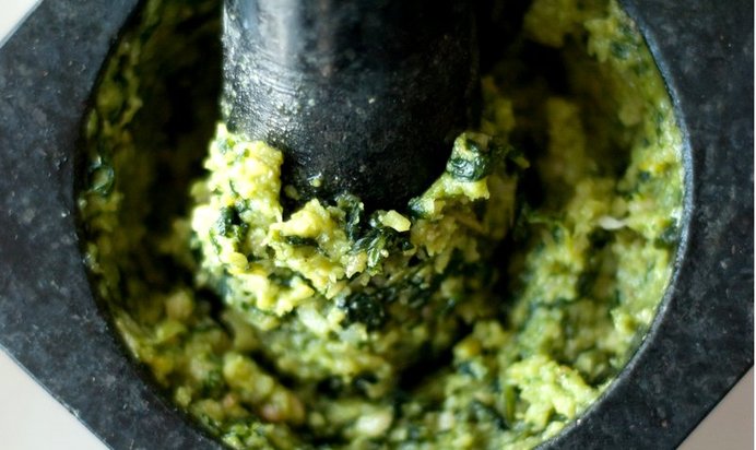 Песто из лимонного базилика