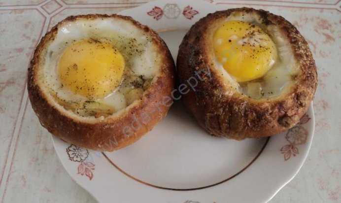 Яичница в булочке