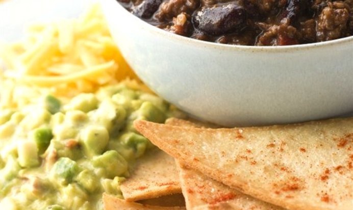 Чили кон карне с тортильями