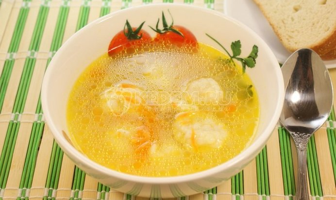 Суп с клецками на курином бульоне