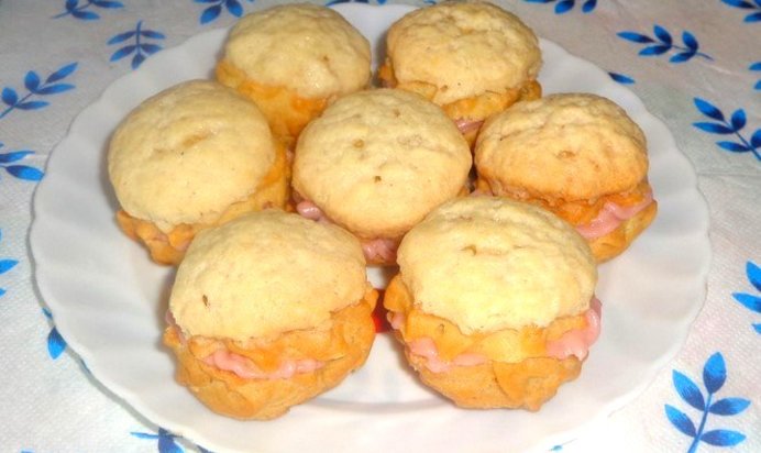 Пирожные с малиновым кремом