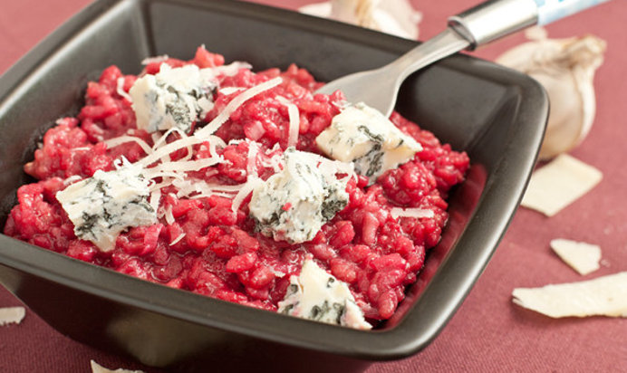 Ризотто со свёклой и горгонзолой