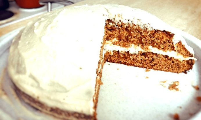 Морковный торт с творожным кремом
