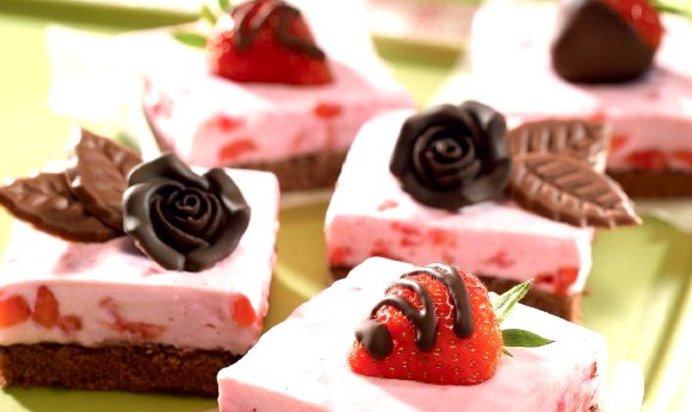 Клубнично-шоколадные пирожные