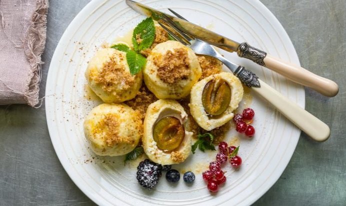 Гомбовцы, творожные клецки со сливами