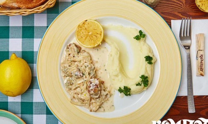 Клецки из щуки в икорном соусе