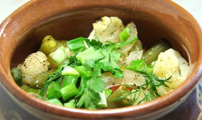 Тушеные овощи в горшочке