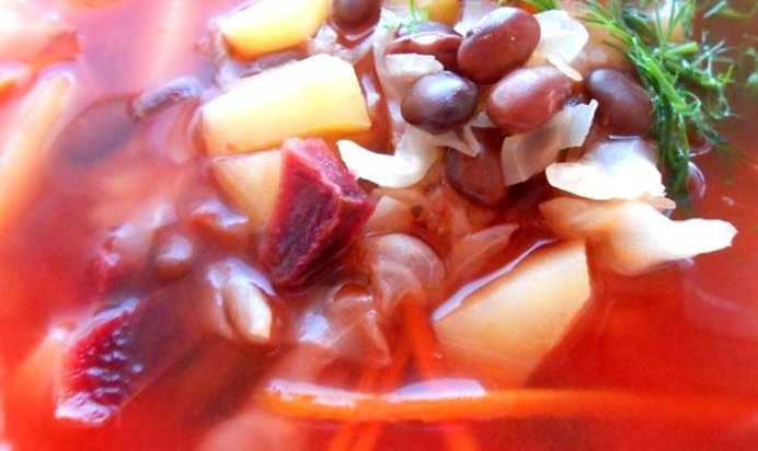 Красный борщ с фасолью