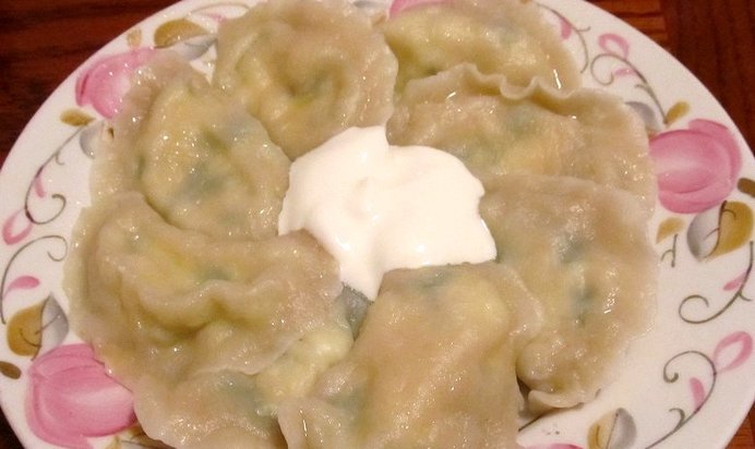 Вареники с творогом и луком