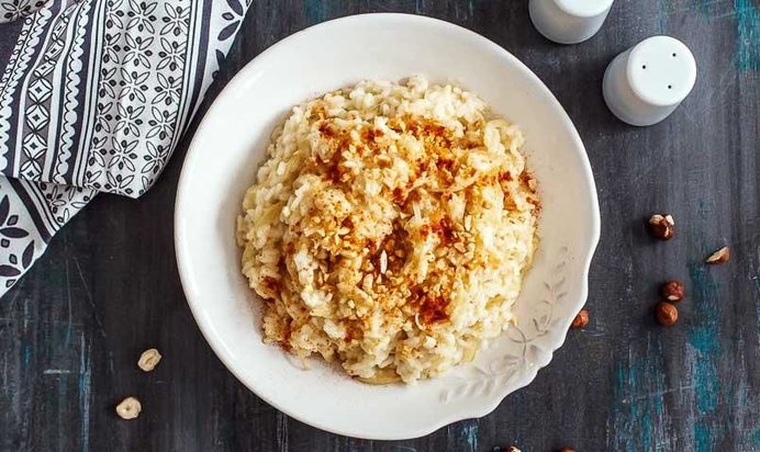 Постное ризотто с фундуком и карамелизованным луком