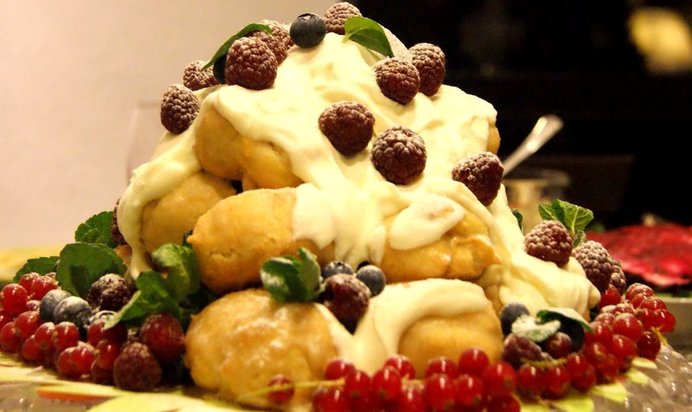 Свадебный французский торт (Croquembuche)