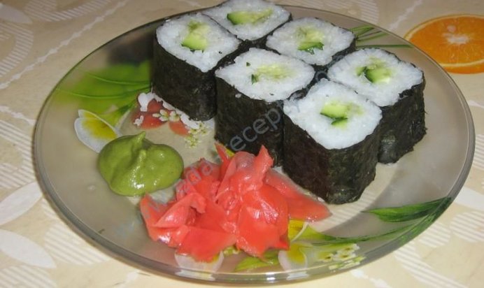 Постные роллы с огурцом