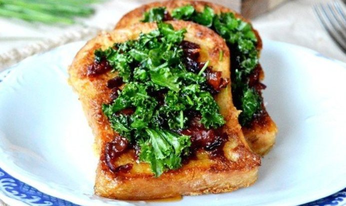 Обжаренный в сливках хлеб с луковым конфитюром