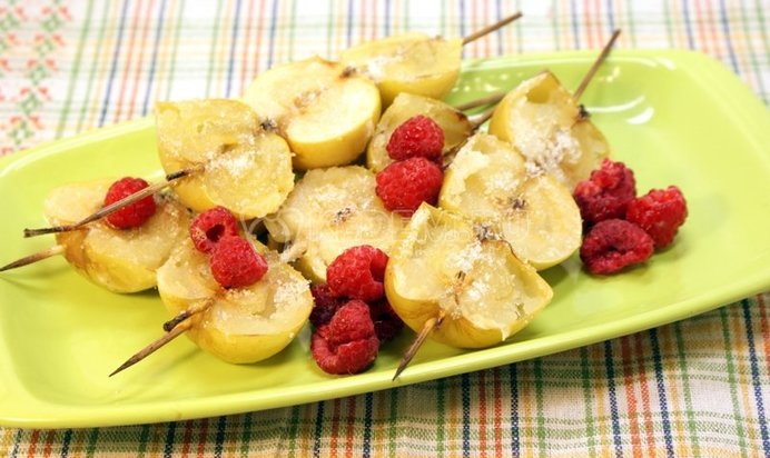 Слоеный десерт из ржаного хлеба с творогом