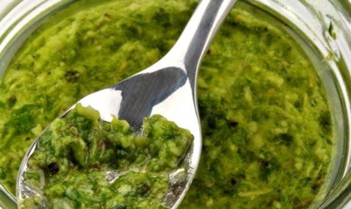 Фисташковое песто со спаржей