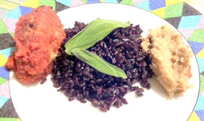 Трио из белой фасоли, свеклы и черного риса с шалфеем