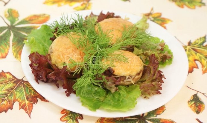 Бульон и булочки с начинкой