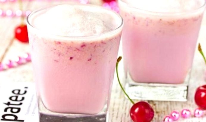 Вишневый смузи с йогуртом