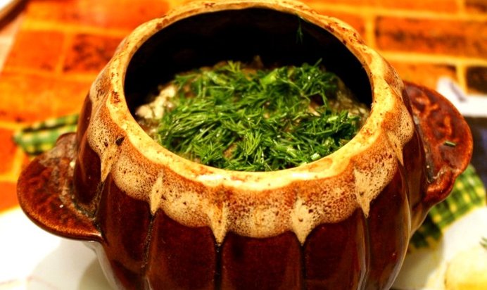 Пельмени с грибами в горшочках