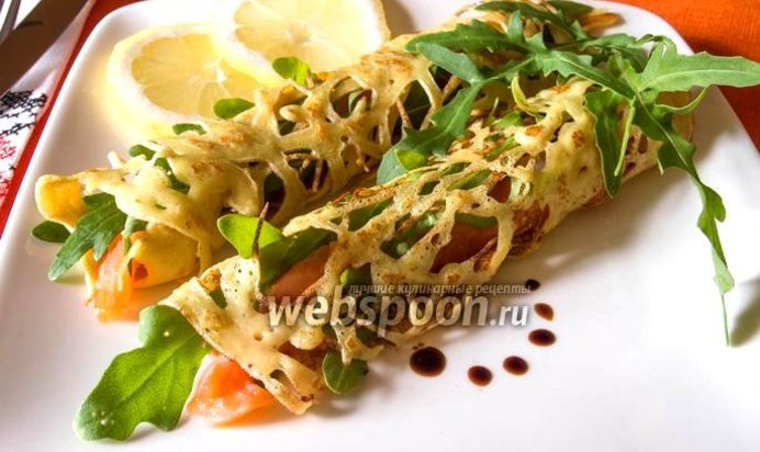 Блины кружевные с сёмгой и рукколой