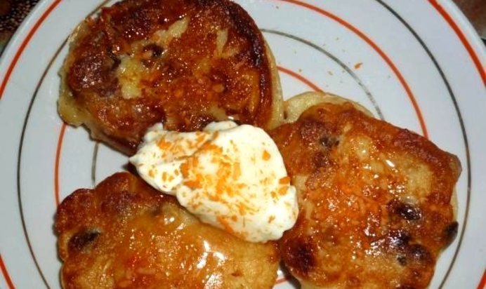 Сырники творожные с изюмом