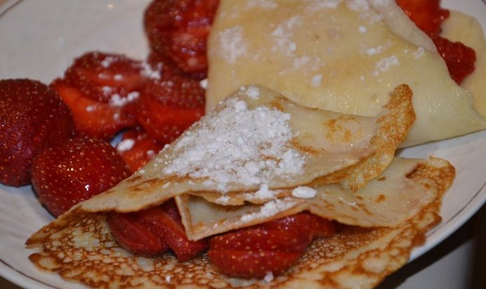 Блинчики с клубникой