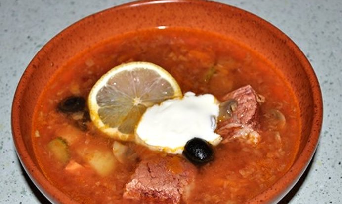 Солянка с грибами в мультиварке