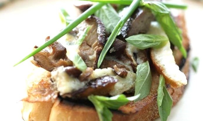 Омлет с грибами и куриной печенкой