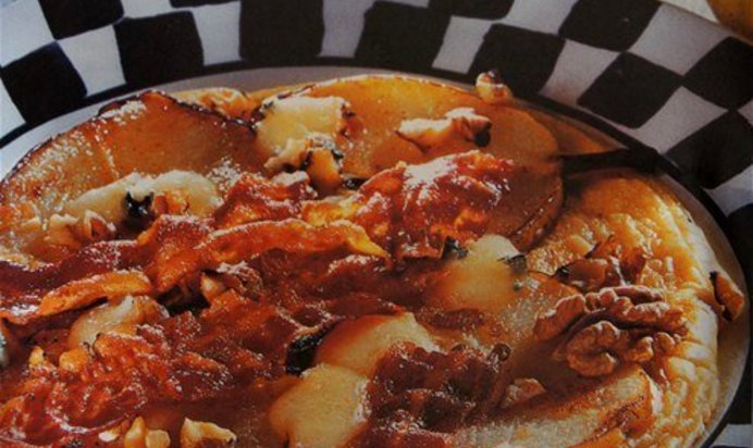 Грушевые блины с хрустящим беконом