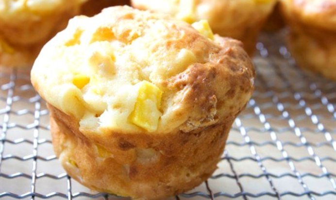 Пирожные с манго с сиропом из лайма