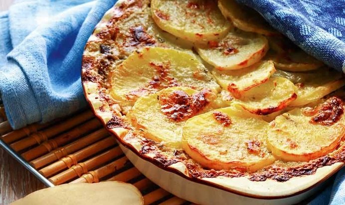 Запеканка из картофеля с вешенками и голубым сыром