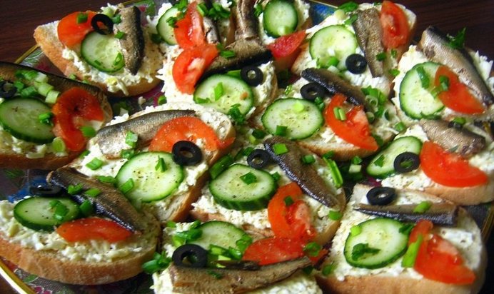 Бутерброды со шпротами