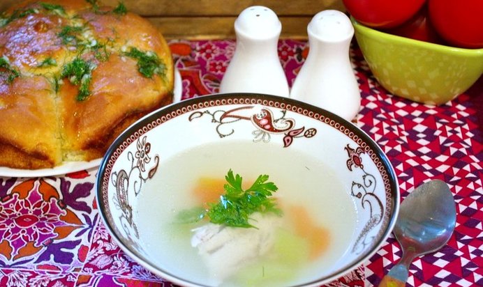 Куриный бульон с пампушками