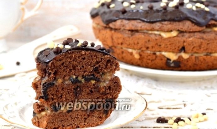 Шоколадный кекс с кусочками шоколада в мультиварке