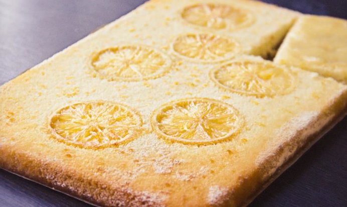 Лимонный пирог с кремом и ароматным сиропом