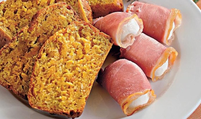 Морковный хлеб с тимьяном и козьим сыром