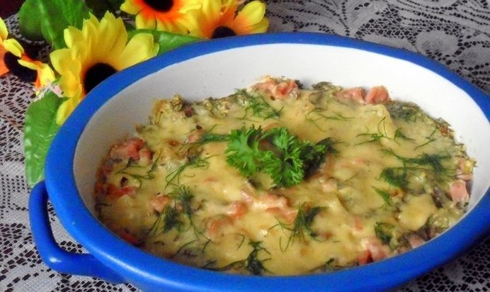 Пельмени, запеченные в сметане с ветчиной и сыром