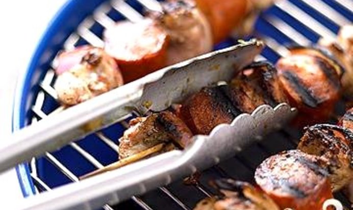 Шашлык из курицы с сосисками