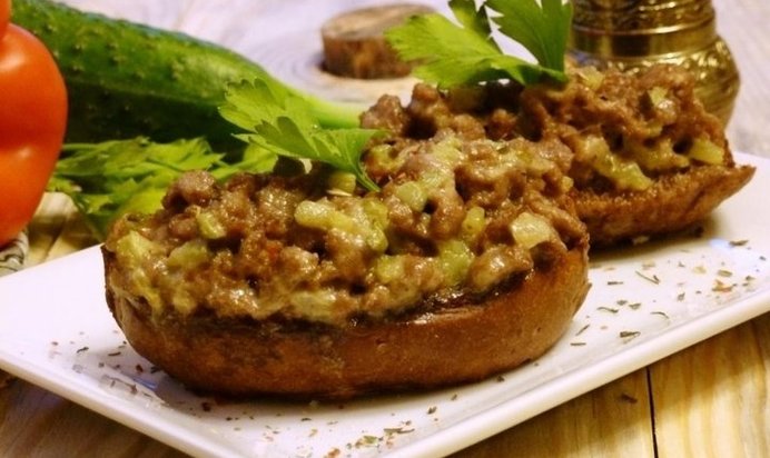 Гренки с фаршем по-татарски
