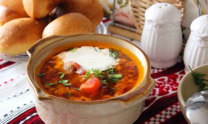 Красный борщ с молотым салом