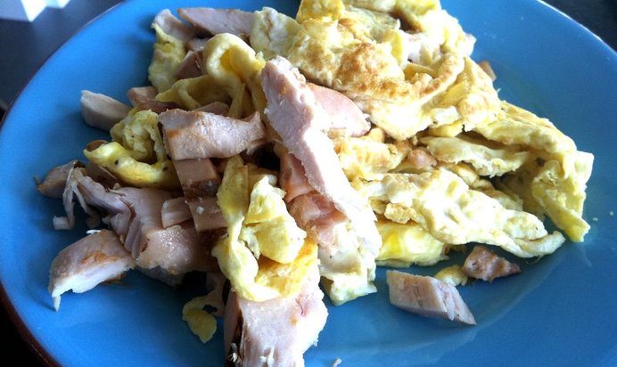 Яичница с курицей