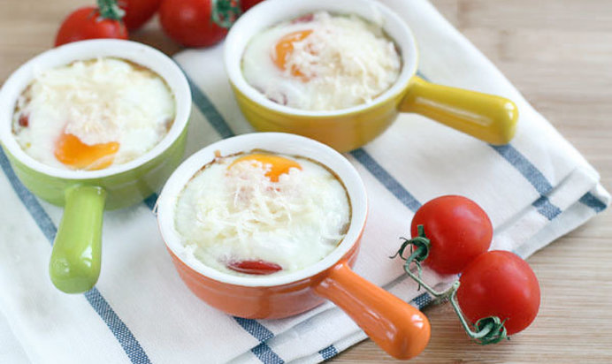 Порционная яичница с помидорами в духовке