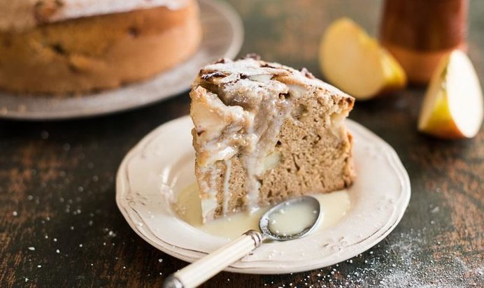 Яблочно-грушевая шарлотка