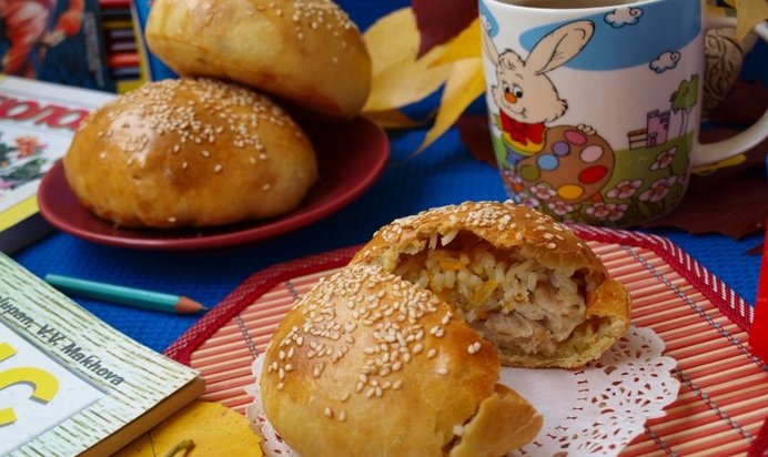 Плов с курицей в булочке