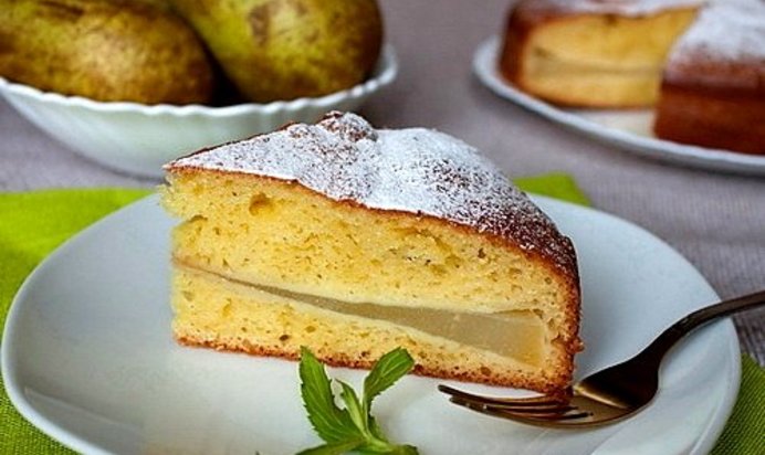 Шарлотка с грушей