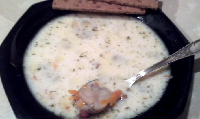 Куриный бульон с грибами и плавленным сырком